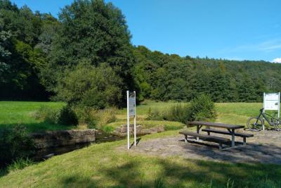 Rastplatz im Tal der Aschach in der Rhön